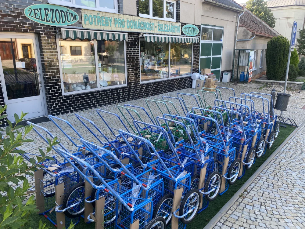 Dvoukolový vozík Pegas, červená barva (450 x 640 x 280 mm)