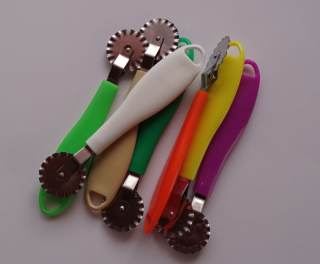 Rádýlko d3,5x16cm nerezové, plastová ručka (1ks)