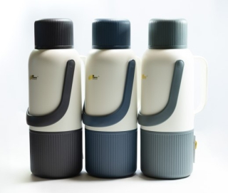Termokonvice 2,0l METALÍZA 3BARVY, šálek, 2držadla, sklo/plast