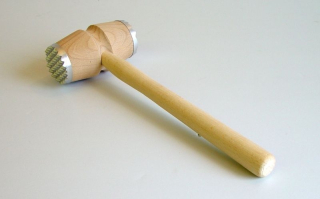 Palička na maso-oba konce kov, dřevo/kov